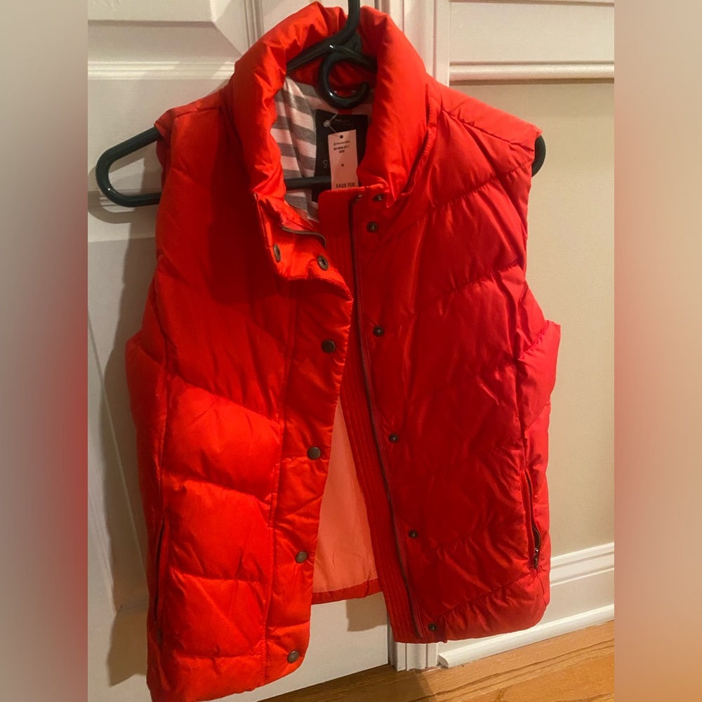 Gap puffer vest